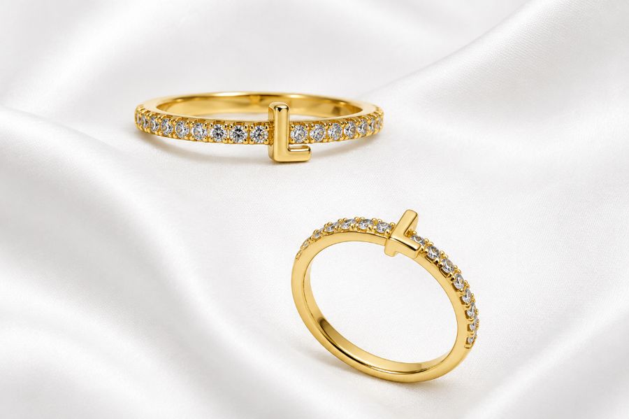 Anel Cravejado Com Letra L — banho de ouro 18k, Heali Semijoias