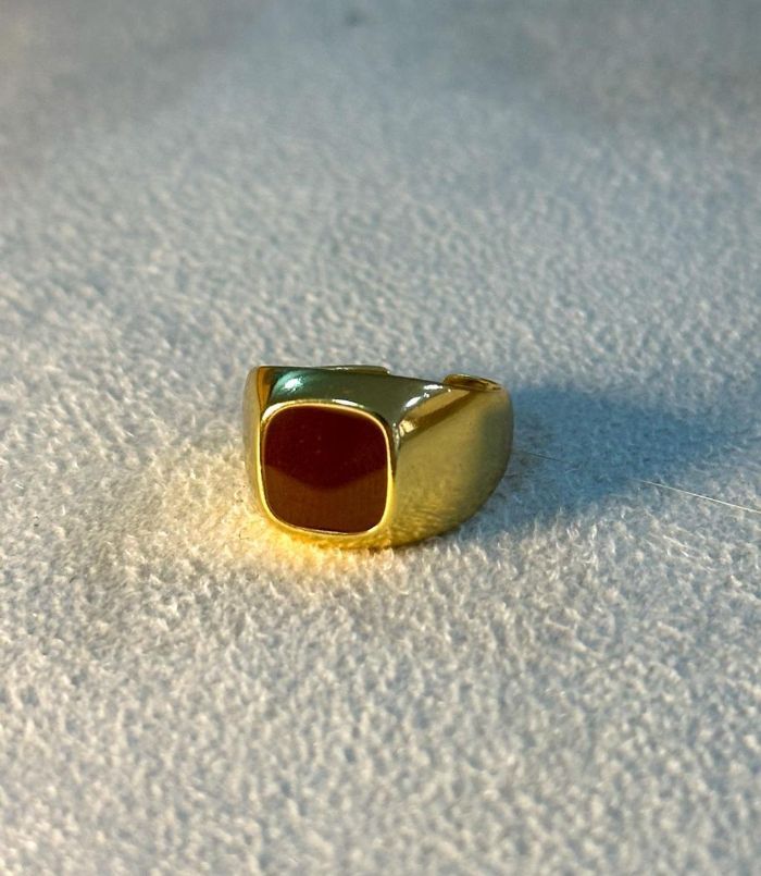 Anel Ajustável Quadrado Bordô — banho de ouro 18k, Heali Semijoias