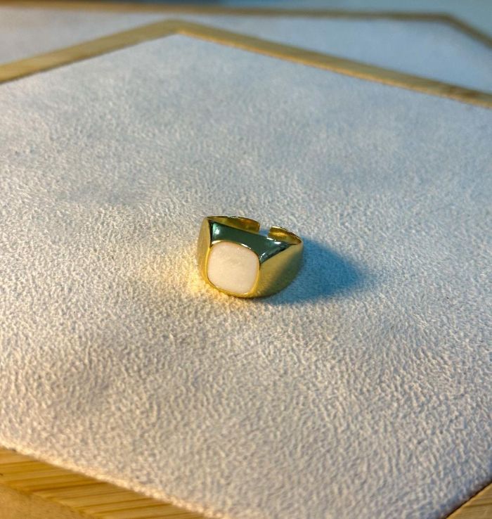 Anel Ajustável Quadrado Madre Pérola — banho de ouro 18k, Heali Semijoias