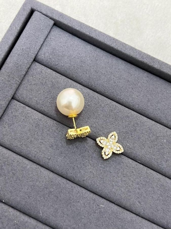 Brinco Trevo Cravejado Com Pérola — banho de ouro 18k, Heali Semijoias