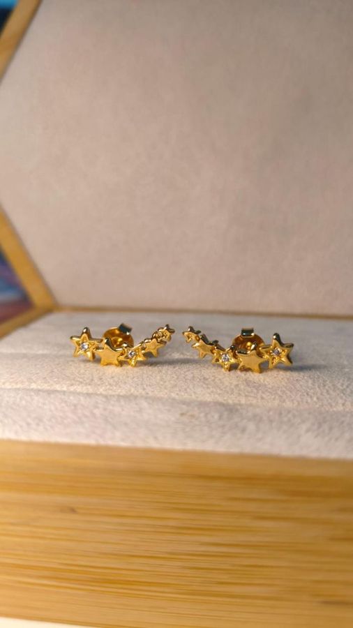 Brinco Ear Cuff 4 Estrelinhas Dourado — banho de ouro 18k, Heali Semijoias