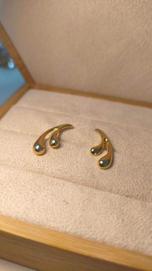 Brinco Ear Hook Dourado - Duas Gotas Liso — banho de ouro 18k, Heali Semijoias