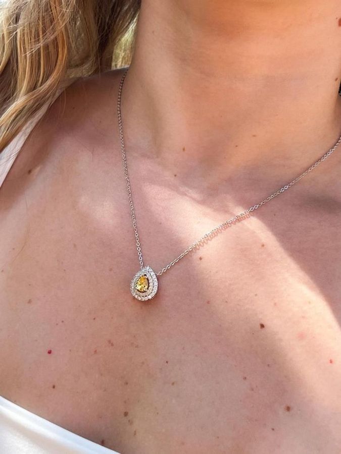 Colar Gota Amarela Cravejada | Banhado A Ródio Branco — banho de ródio branco, Heali Semijoias