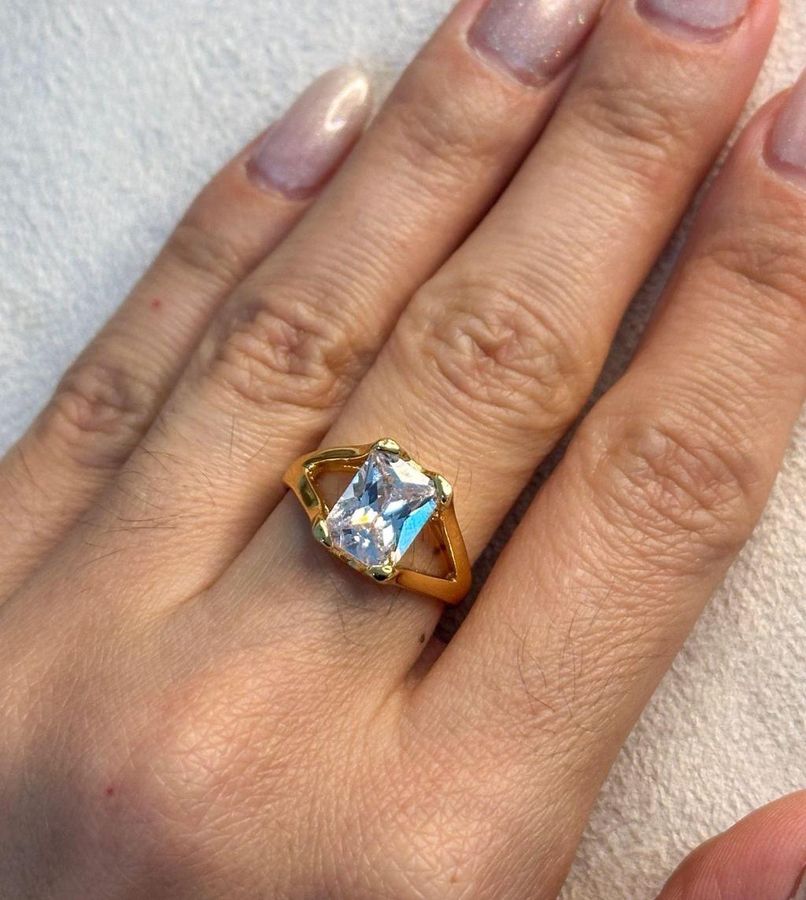 Anel Cravejado Retangular Zircônia Incolor Dourado — banho de ouro 18k, Heali Semijoias