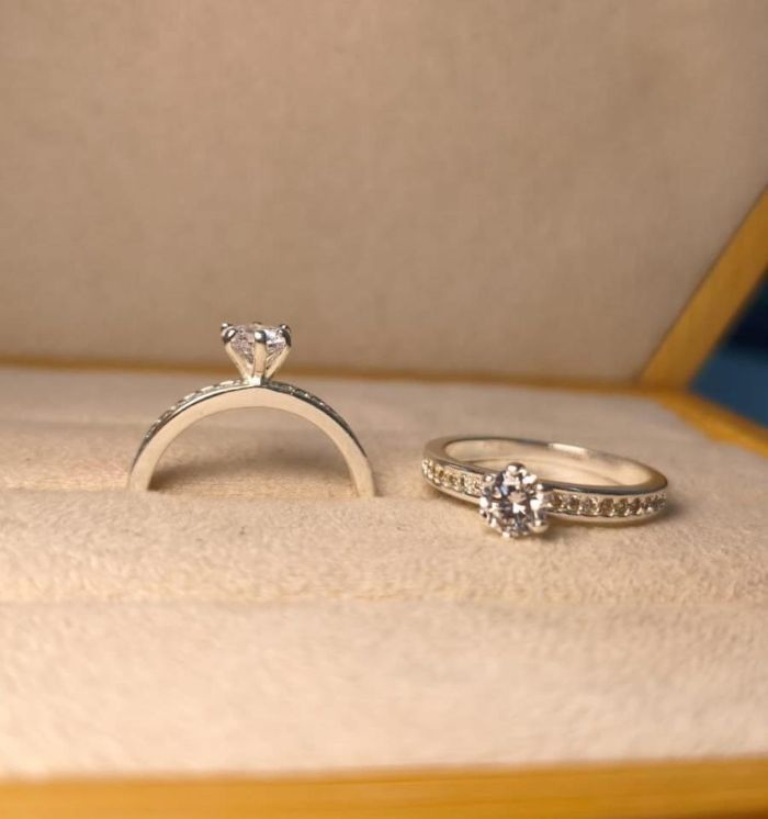 Anel Solitario Zirconia Cravejado — banho de prata, Heali Semijoias