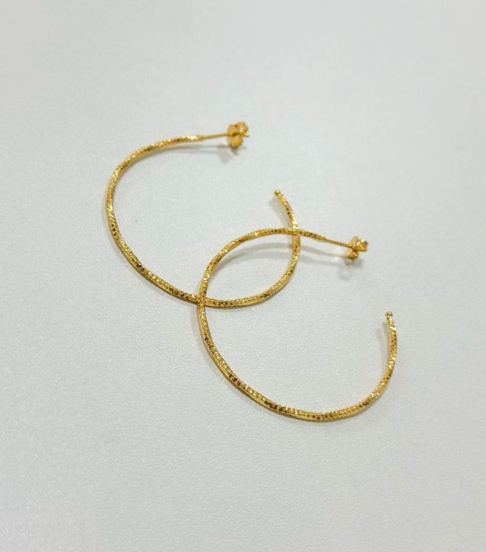 Brinco Argola Fina Diamantada — banho de paládio, Heali Semijoias