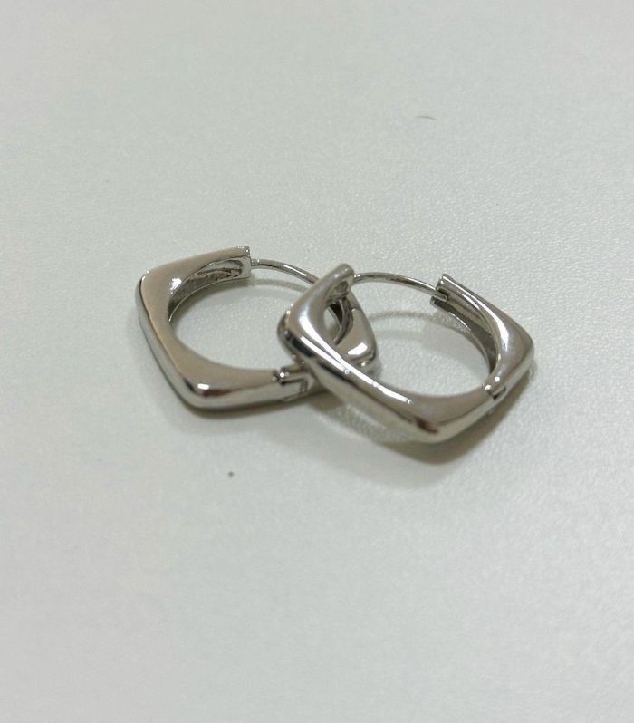 Brinco Argola Quadrada Media Rodio — banho de ródio, Heali Semijoias