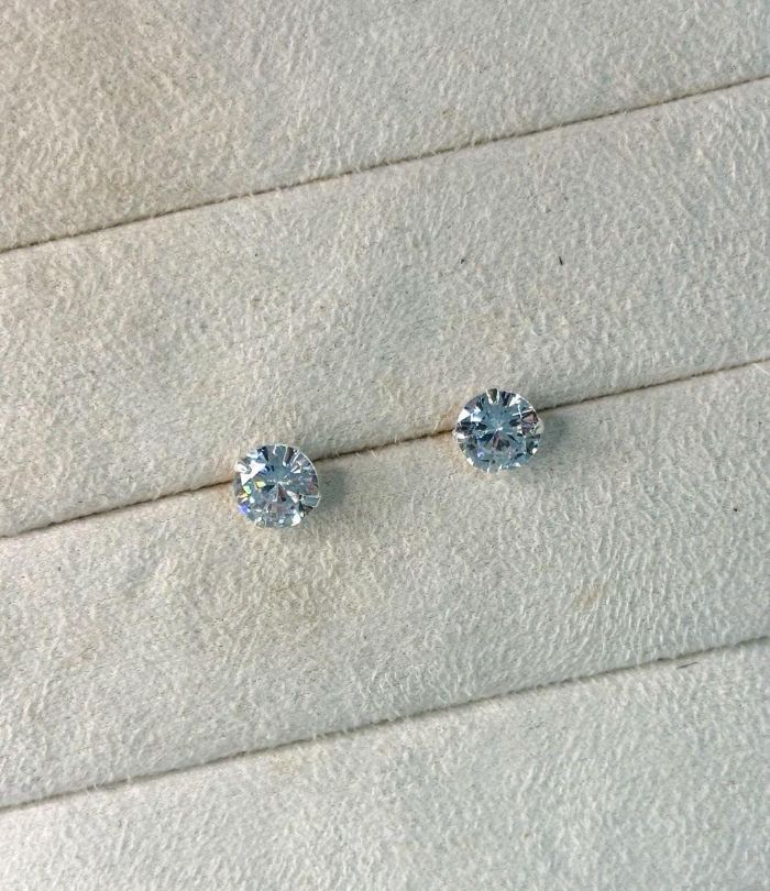 Brinco Zircônia Solitário 7mm Prata — banho de prata, Heali Semijoias