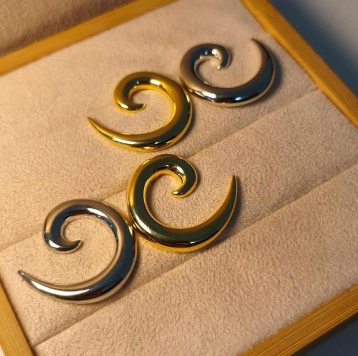 Brinco Espiral — banho de ouro 18k, Heali Semijoias
