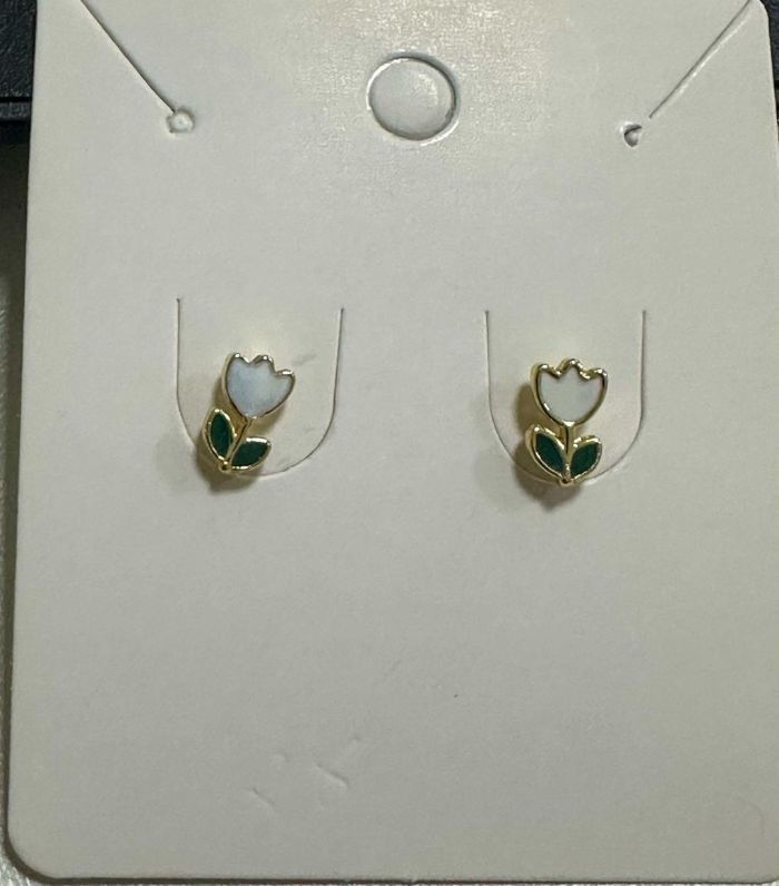 Brinco Infantil Resinado Tulipa Branca — banho de paládio, Heali Semijoias