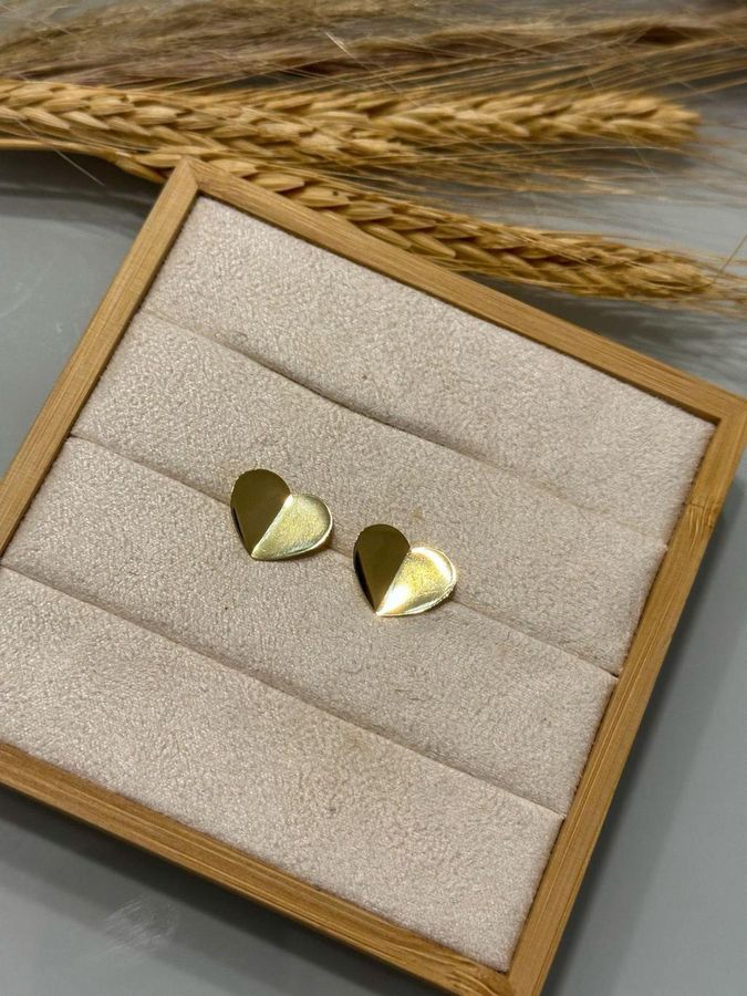 Brinco Coracao Dobrado Banho Ouro — banho de ouro 18k, Heali Semijoias