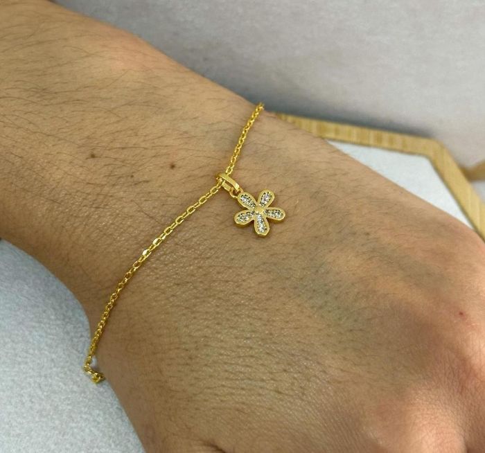 Pulseira Flor Cravejada — banho de ouro 18k, Heali Semijoias